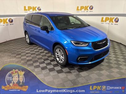New 2026 Chrysler Pacifica Select