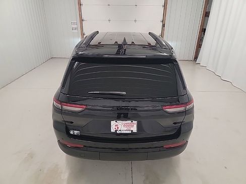 Used 2023 Jeep Grand Cherokee Altitude image 5