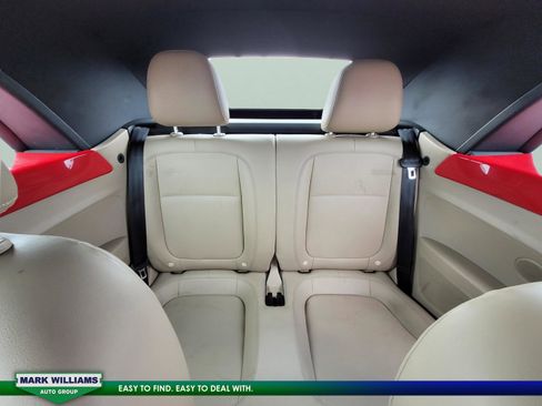 Used 2013 Volkswagen Beetle TDI image 18