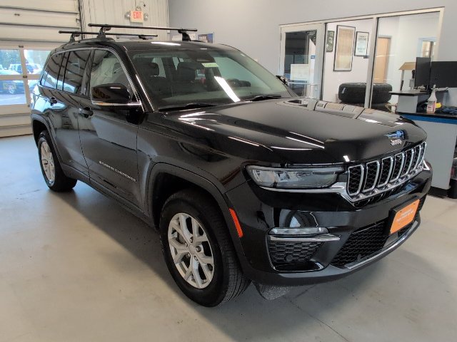 Used 2024 Jeep Grand Cherokee Limited w/ Luxury Tech Group II AWD/4WD image 7