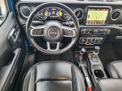 Used 2022 Jeep Wrangler Unlimited Sahara w/ Cold Weather Group AWD/4WD image 10