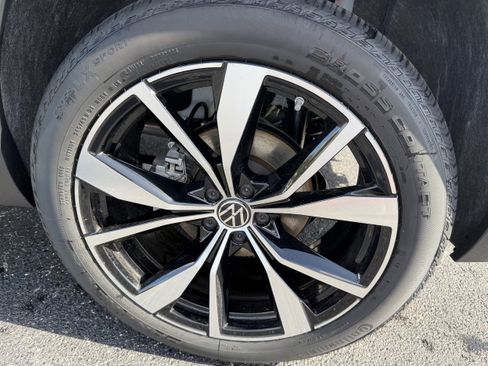 New 2026 Volkswagen Atlas Cross Sport SEL Premium R-Line image 31