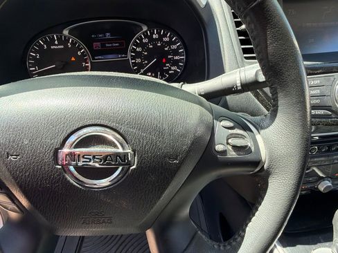 Used 2017 Nissan Pathfinder SV AWD/4WD image 19