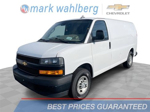 Used 2021 Chevrolet Express 3500 w/ Driver Convenience Package image 1