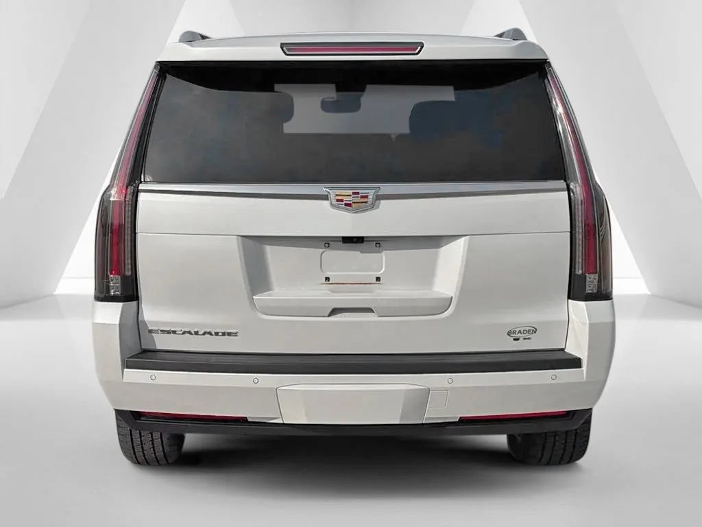 Used 2018 Cadillac Escalade Luxury AWD/4WD image 6