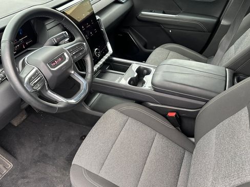 Used 2025 GMC Acadia Elevation image 10