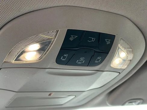 Used 2024 Chrysler Pacifica Select image 31