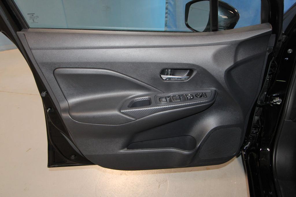 Used 2025 Nissan Versa SV FWD image 5