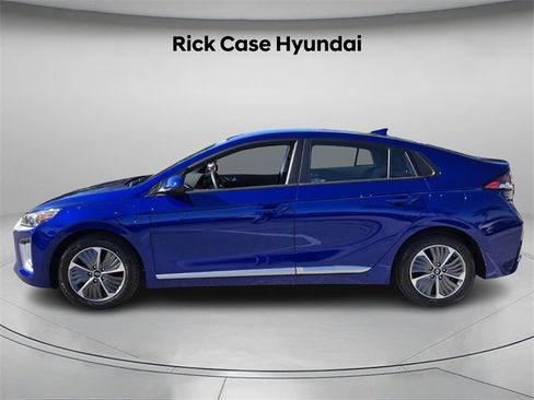 Certified 2022 Hyundai Ioniq SE image 3
