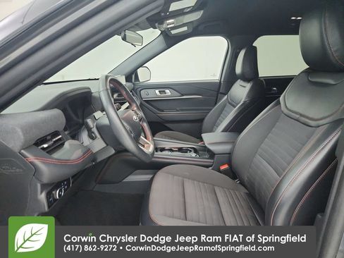Used 2025 Ford Explorer ST-Line w/ ST-Line Street Pack AWD/4WD image 18