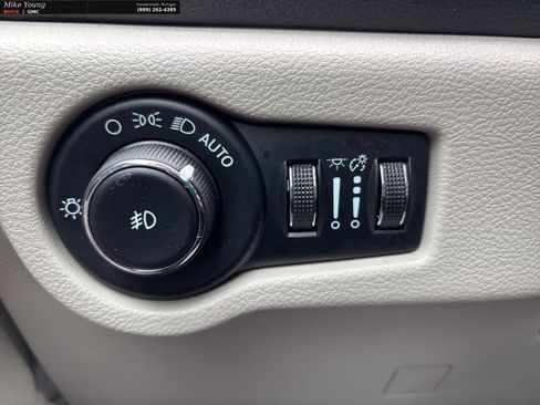 Used 2023 Chrysler Pacifica Touring-L FWD image 22