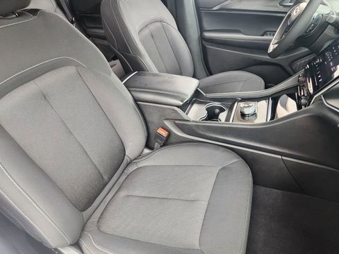 Certified 2025 Jeep Grand Cherokee Laredo w/ Luxury Tech Group I RWD image 14