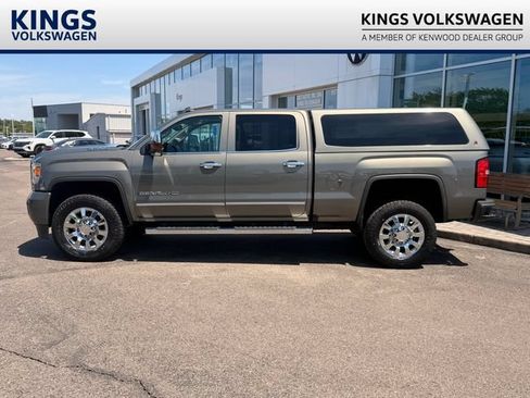 Used 2018 GMC Sierra 2500 Denali w/ Duramax Plus Package AWD/4WD image 3