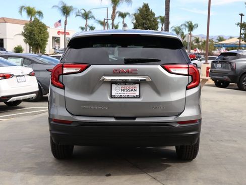 Used 2024 GMC Terrain SLE AWD/4WD image 5