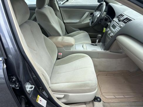 Used 2010 Toyota Camry LE FWD image 13