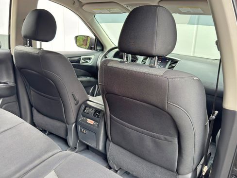 Used 2019 Nissan Pathfinder SV FWD image 31