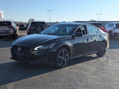 Used 2024 Nissan Altima 2.5 SR image 8