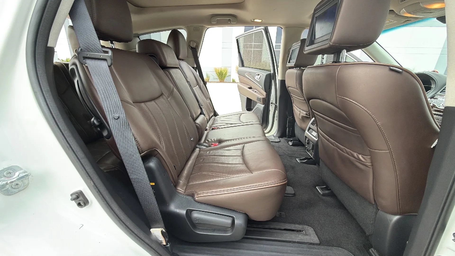 Used 2015 INFINITI QX60 Luxe w/ Deluxe Touring Package AWD/4WD image 35