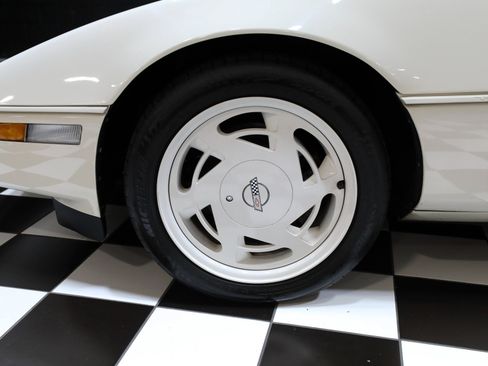 Used 1988 Chevrolet Corvette Coupe image 33