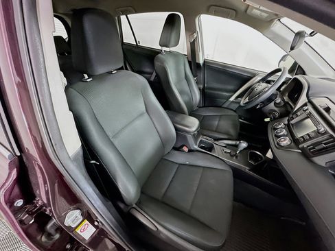 Used 2018 Toyota RAV4 LE w/ All Weather Liner Package FWD image 29