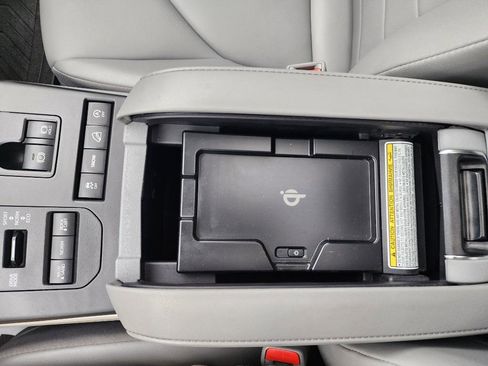 Used 2022 Toyota Highlander XLE AWD/4WD image 24