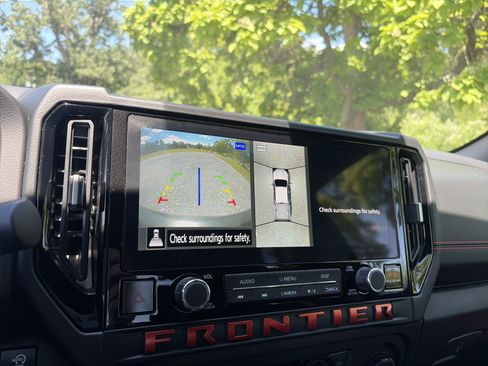 Used 2025 Nissan Frontier PRO-4X w/ Pro Convenience Package AWD/4WD image 35