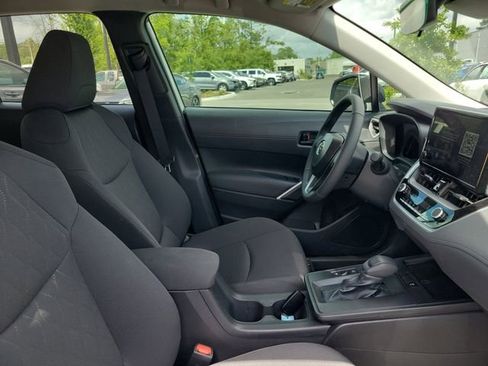 Used 2026 Toyota Corolla Cross LE FWD image 35