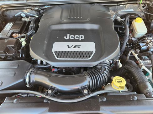 Used 2014 Jeep Wrangler Rubicon w/ Power Convenience Group image 29