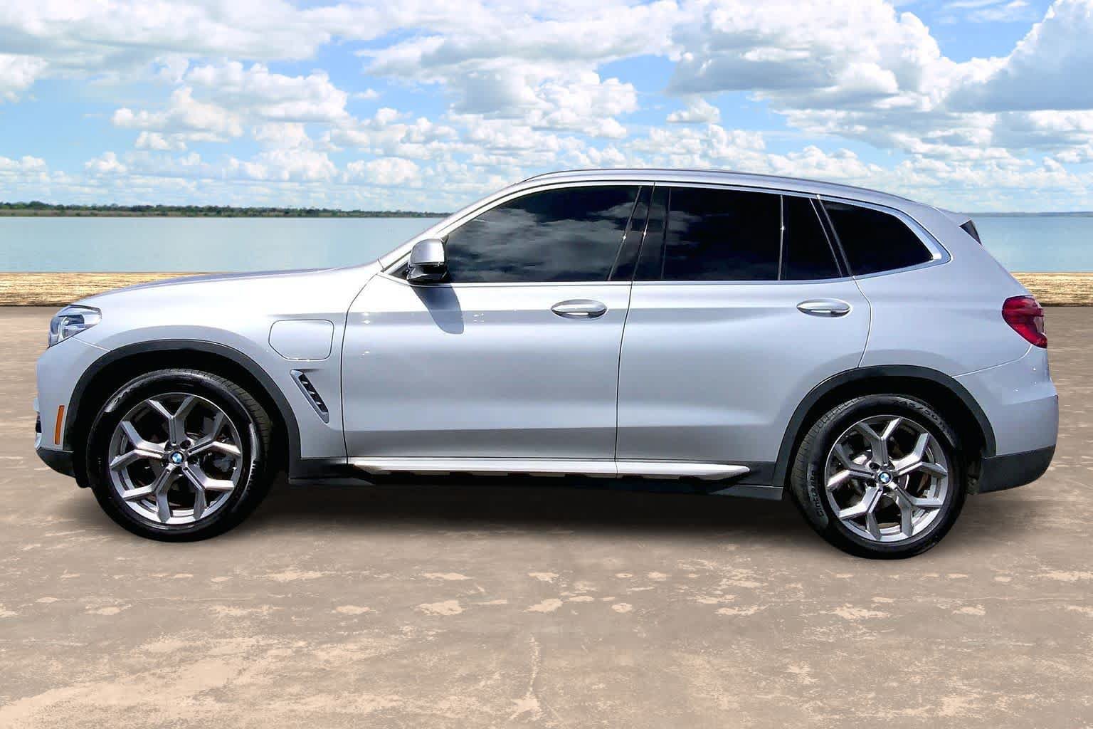 Used 2021 BMW X3 xDrive30e w/ Convenience Package AWD/4WD image 3