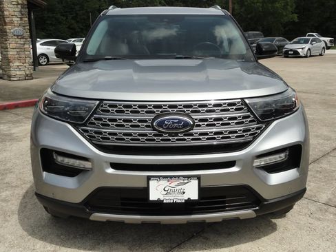 Used 2021 Ford Explorer Limited w/ Equipment Group 301A RWD image 2