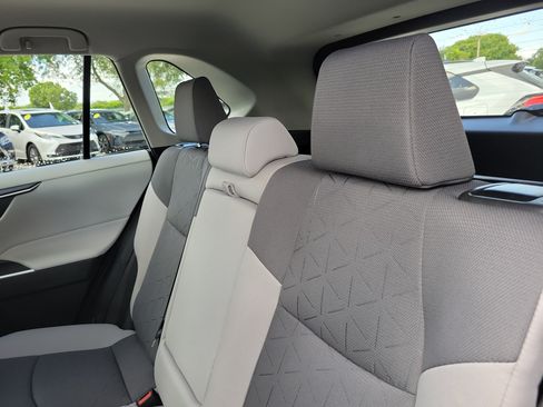 Used 2025 Toyota RAV4 XLE AWD/4WD image 13