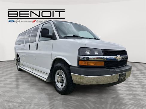 Used 2015 Chevrolet Express 3500 LT w/ LT Preferred Equipment Group image 3