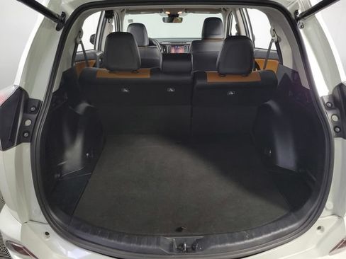 Used 2018 Toyota RAV4 Limited FWD image 28