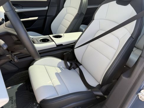 New 2026 Porsche Taycan 4S image 5