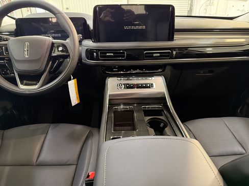 New 2026 Lincoln Aviator AWD image 22