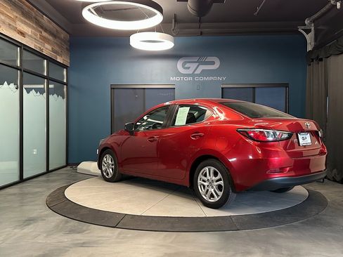 Used 2017 Toyota Yaris iA image 5