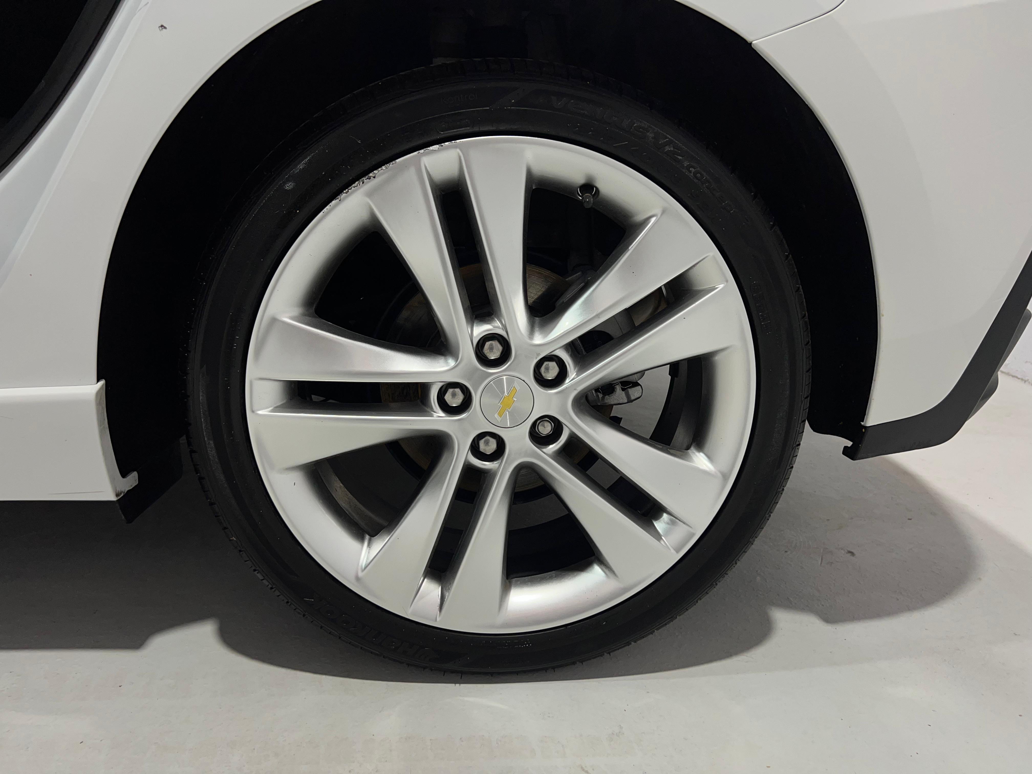 Used 2018 Chevrolet Cruze Premier FWD image 19