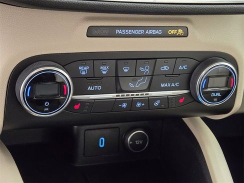 Used 2020 Ford Escape Titanium image 32