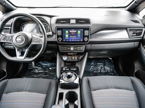 Used 2022 Nissan Leaf SV image 10