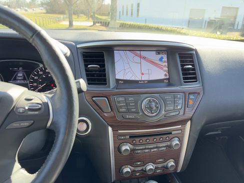 Used 2019 Nissan Pathfinder Platinum image 31