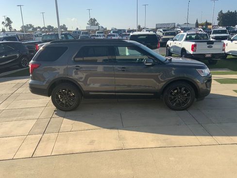 Used 2018 Ford Explorer XLT w/ Equipment Group 202A image 4