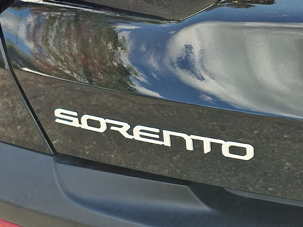 Certified 2023 Kia Sorento S AWD/4WD image 32