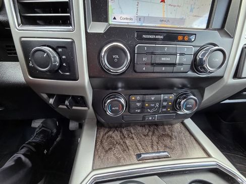 Certified 2019 Ford F250 Lariat AWD/4WD image 19