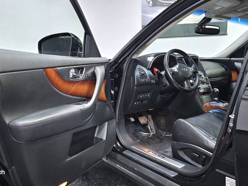 Used 2011 INFINITI FX35 2WD w/ Premium Pkg image 9