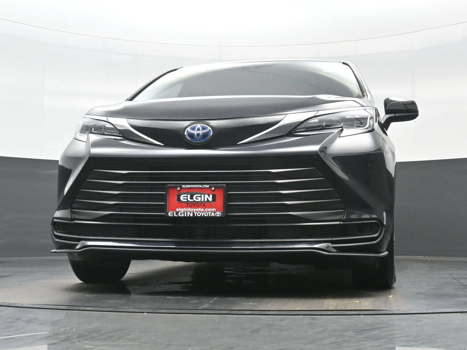 Used 2025 Toyota Sienna LE AWD/4WD image 28