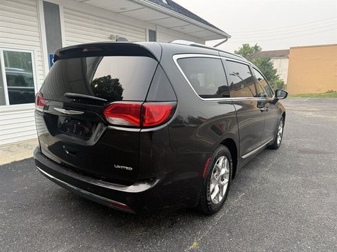 Used 2017 Chrysler Pacifica Limited FWD image 7