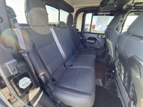 Used 2022 Jeep Gladiator Rubicon w/ Cold Weather Group image 14