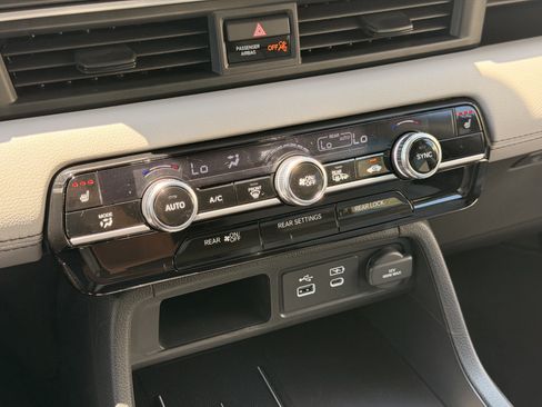 Used 2025 Honda Pilot EX-L image 25