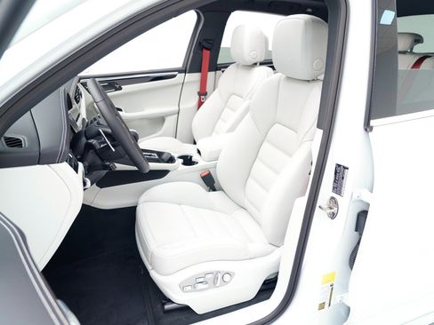 New 2026 Porsche Macan S image 5