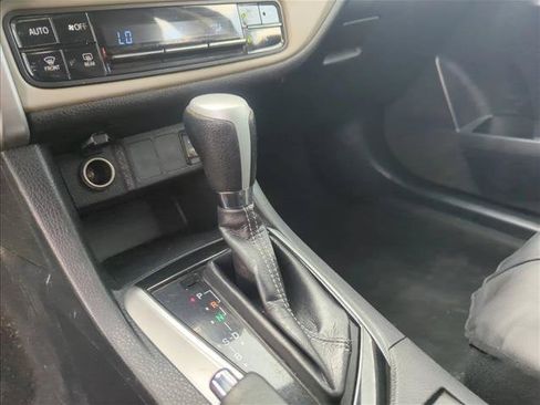 Used 2017 Toyota Corolla LE FWD image 14